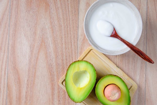 Ăn Bơ Với Sữa Chua Có Tốt Không? Khám phá 7 Lợi Ích Bất Ngờ 