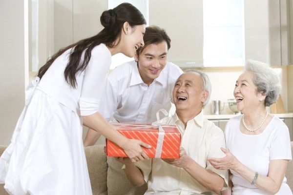 Top 10+ Quà Tặng Sức Khỏe Cho Bố Mẹ Ý Nghĩa Nhất 