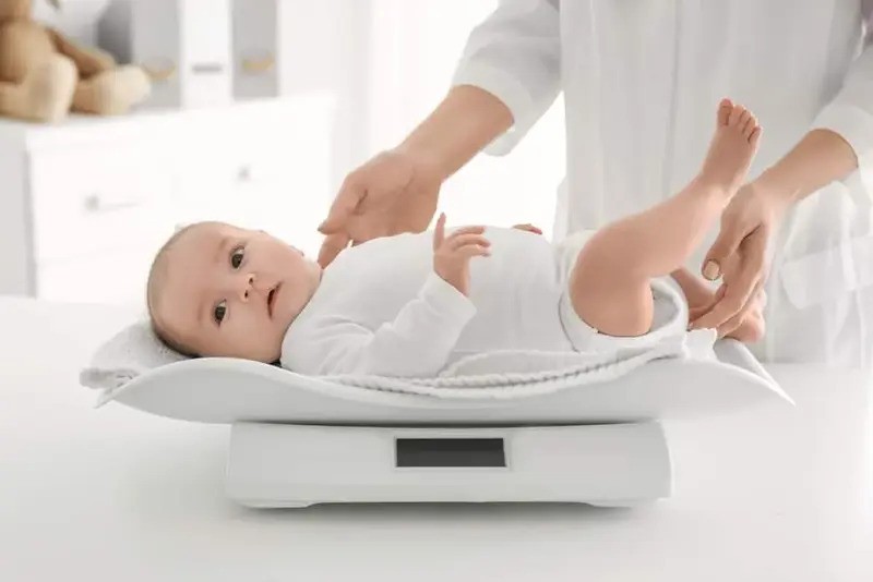 Trẻ sinh non, nhẹ cân dễ thiếu sắt, chậm phát triển