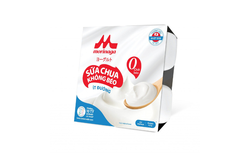 Để thực hiện cách làm sữa chua nếp cẩm, bạn cần chuẩn bị 1 hộp sữa chua cái chất lượng