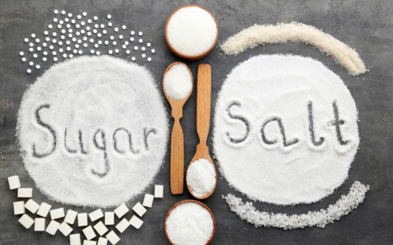 Tổ chức Y tế Thế Giới (WHO) khuyến nghị nên giới hạn 5g muối mỗi ngày và dưới 10% năng lượng từ đường