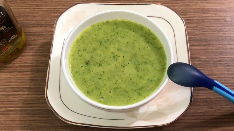 Cháo tôm mồng tơi, giàu canxi và chất xơ cho bé