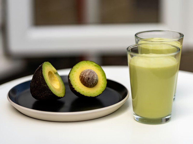 Sinh tố sữa chua bơ vừa tốt cho tiêu hoá, vừa bổ sung năng lượng cho trẻ