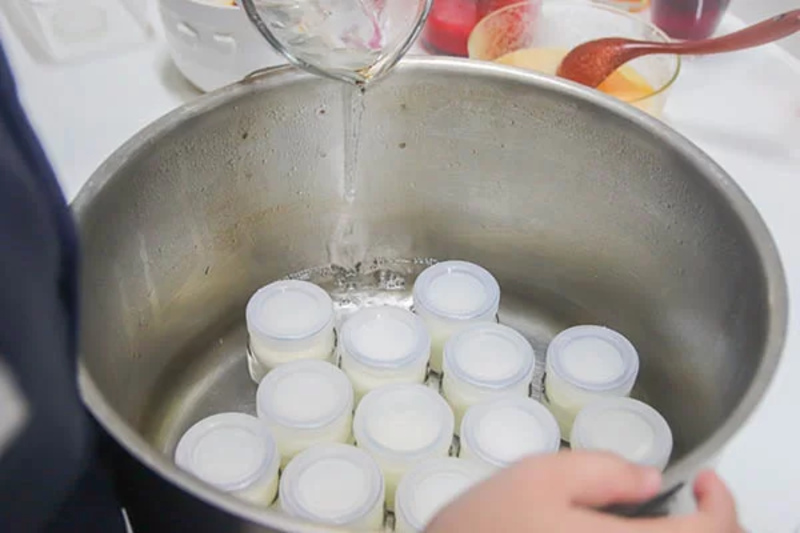 Ủ ở 50°C trong 5–6 tiếng giúp sữa chua đông và chua nhẹ