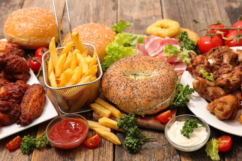 Chế độ ăn không lành mạnh là một trong những nguyên nhân khiến đường ruột suy yếu