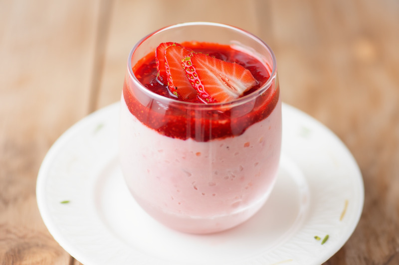 Ly sữa chua dâu thành phẩm