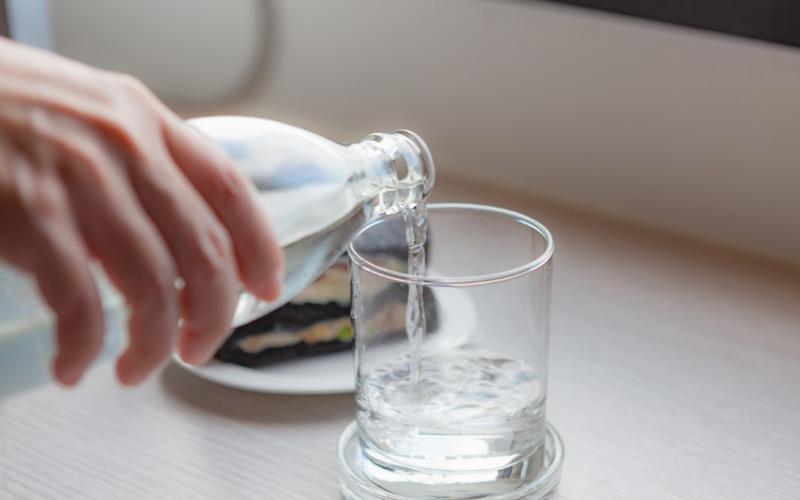 Bổ sung nước để khởi động cơ thể