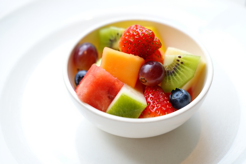 Mẹ bầu trong giai đoạn đầu thai kỳ nên ăn khoảng 240g trái cây tươi mỗi ngày